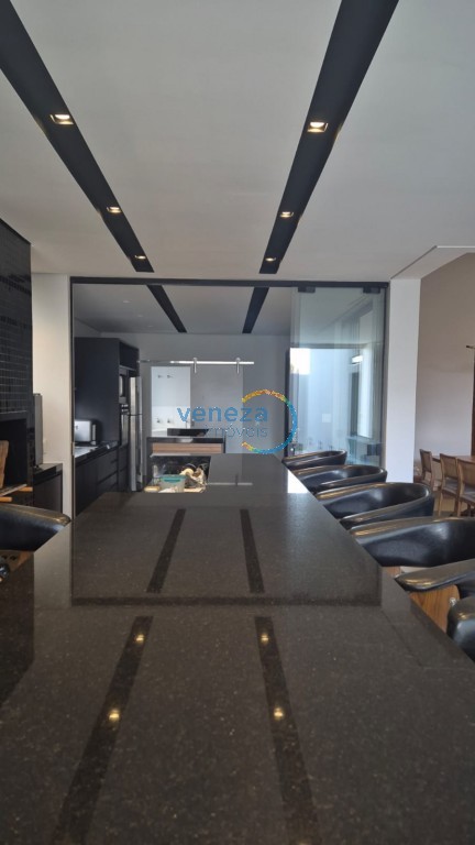 Casa Residencial à venda no bairro Gleba Palhano de Londrina com 206m<sup>2</sup> útil, 3 quartos, 2 vagas de garagem