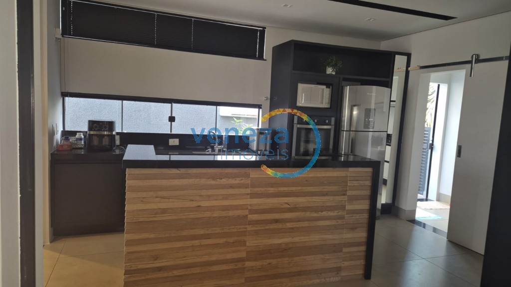 Casa Residencial à venda no bairro Gleba Palhano de Londrina com 206m<sup>2</sup> útil, 3 quartos, 2 vagas de garagem