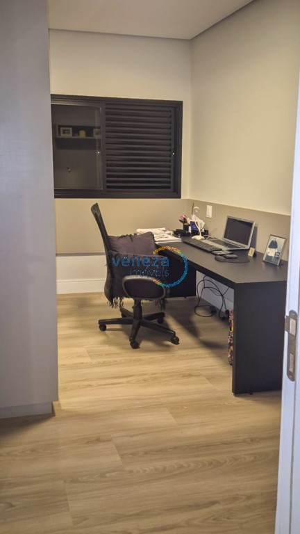 Casa Residencial à venda no bairro Gleba Palhano de Londrina com 206m<sup>2</sup> útil, 3 quartos, 2 vagas de garagem