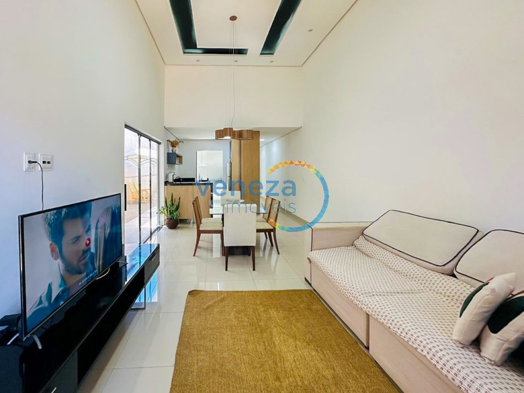 Casa Residencial à venda no bairro Monte Carlo de Londrina com 118m<sup>2</sup> útil, 3 quartos, 2 vagas de garagem