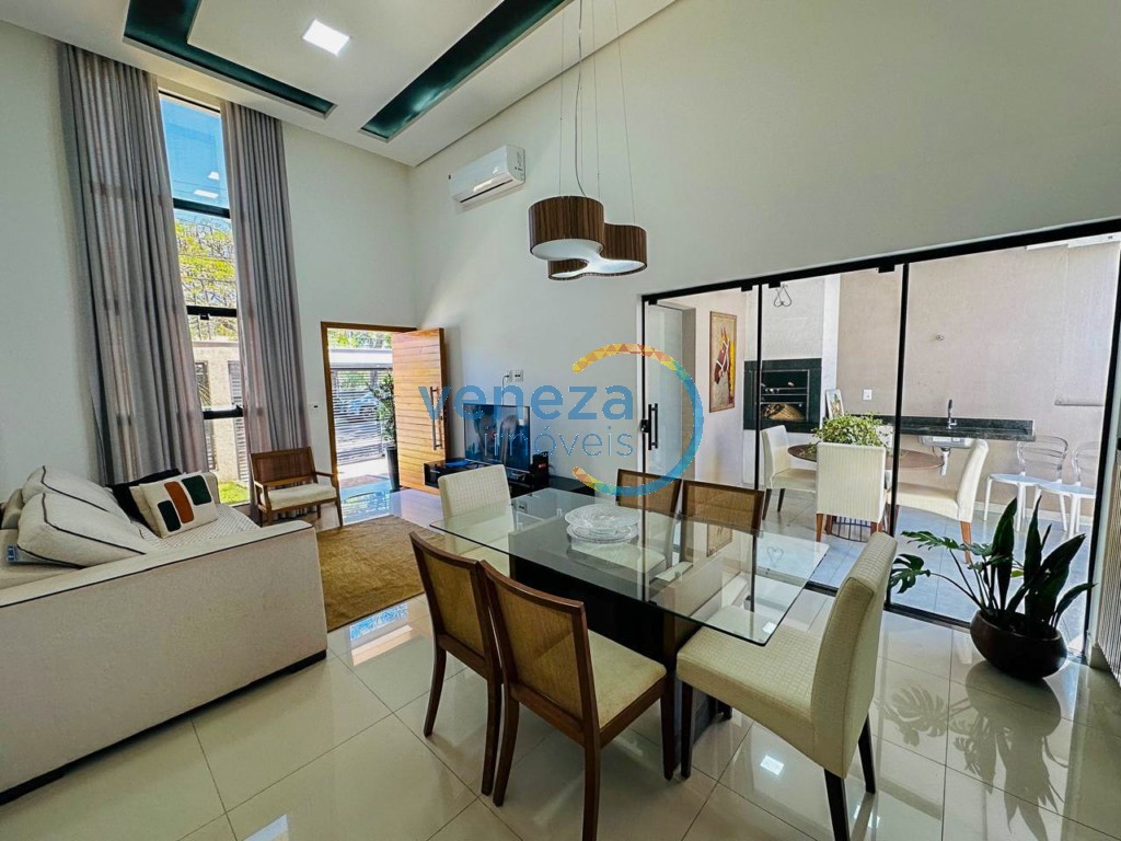 Casa Residencial à venda no bairro Monte Carlo de Londrina com 118m<sup>2</sup> útil, 3 quartos, 2 vagas de garagem