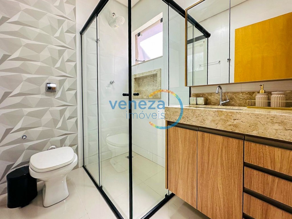 Casa Residencial à venda no bairro Monte Carlo de Londrina com 118m<sup>2</sup> útil, 3 quartos, 2 vagas de garagem