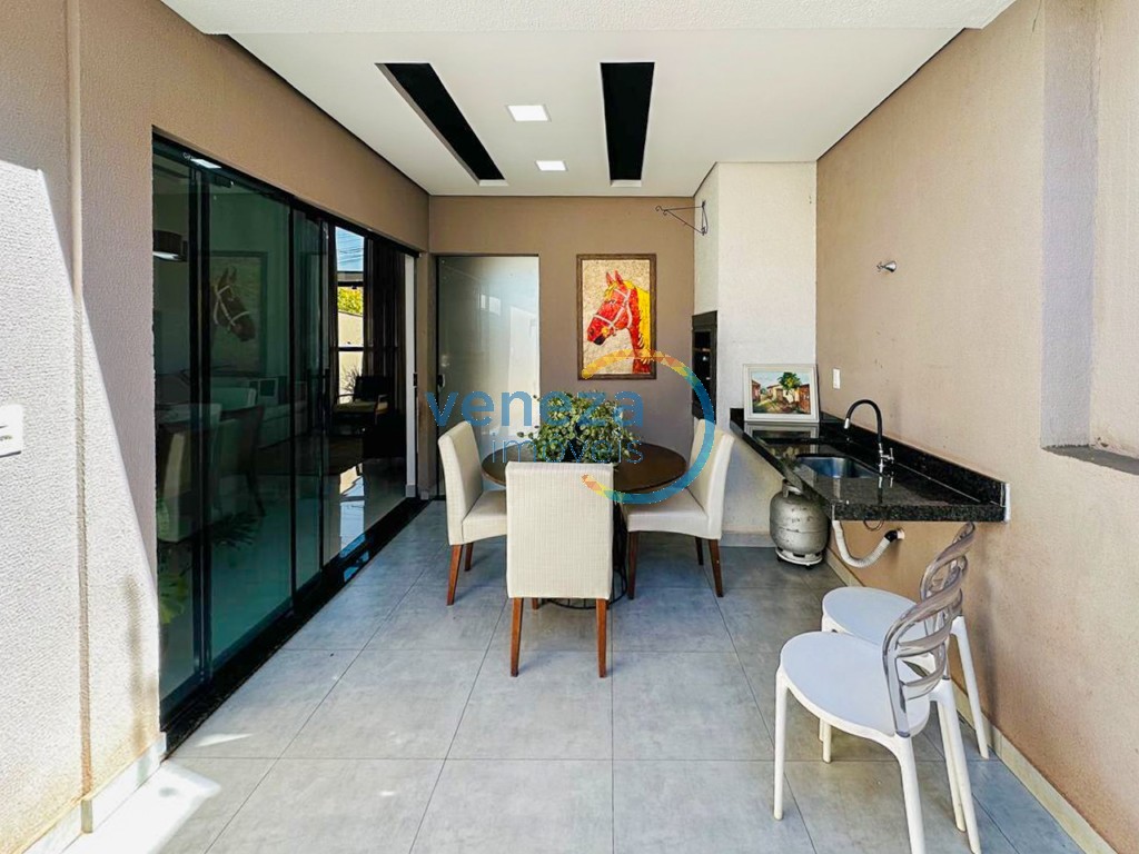 Casa Residencial à venda no bairro Monte Carlo de Londrina com 118m<sup>2</sup> útil, 3 quartos, 2 vagas de garagem