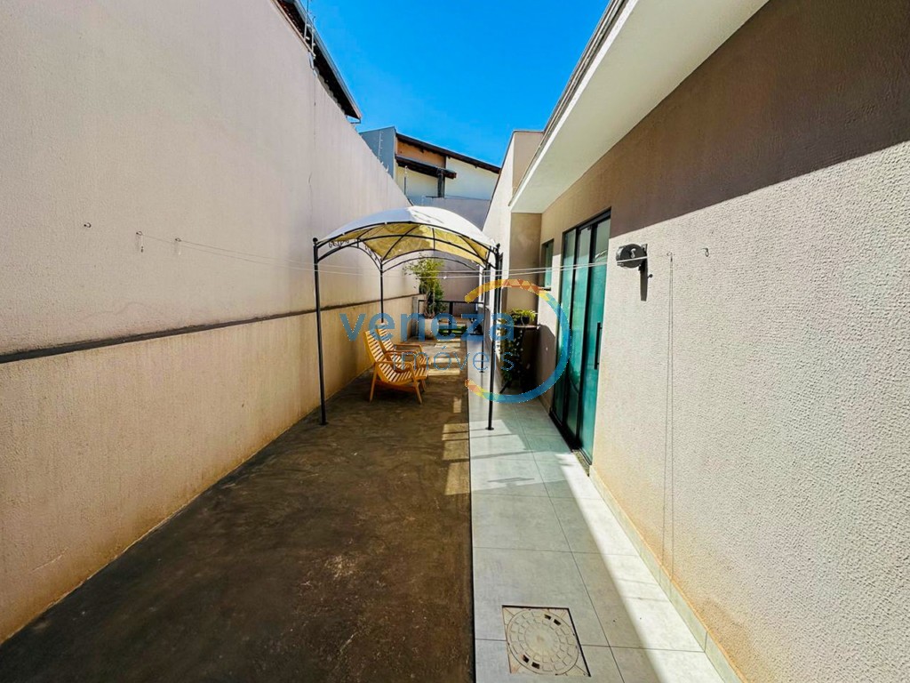 Casa Residencial à venda no bairro Monte Carlo de Londrina com 118m<sup>2</sup> útil, 3 quartos, 2 vagas de garagem