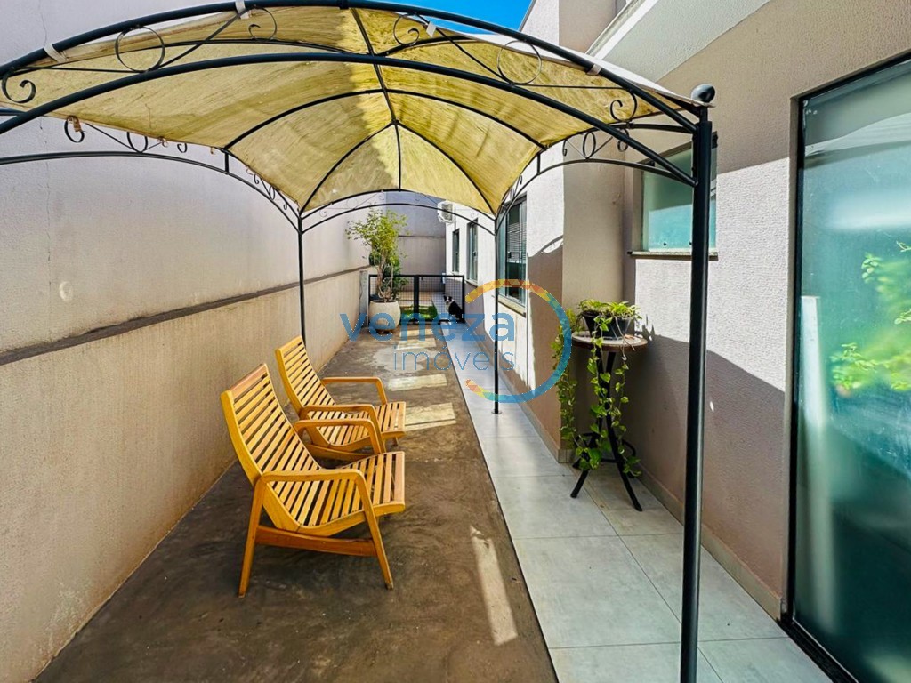 Casa Residencial à venda no bairro Monte Carlo de Londrina com 118m<sup>2</sup> útil, 3 quartos, 2 vagas de garagem