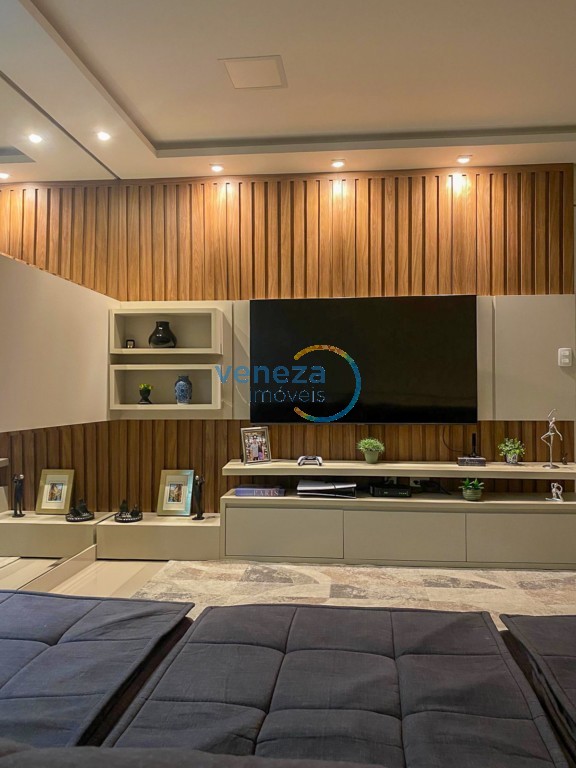 Apartamento à venda no bairro Sao Vicente de Londrina com 95m<sup>2</sup> útil, 2 quartos, 2 vagas de garagem