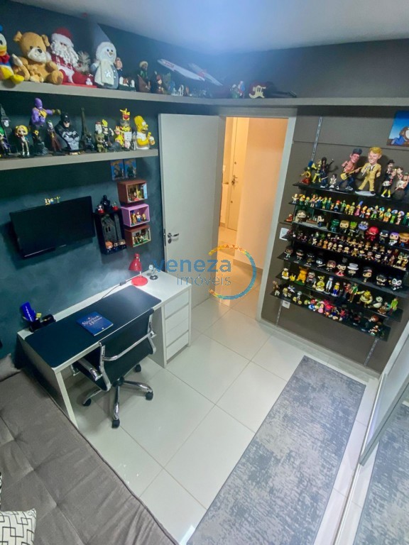 Apartamento à venda no bairro Sao Vicente de Londrina com 95m<sup>2</sup> útil, 2 quartos, 2 vagas de garagem