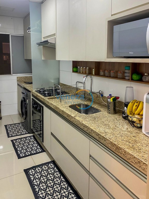 Apartamento à venda no bairro Sao Vicente de Londrina com 95m<sup>2</sup> útil, 2 quartos, 2 vagas de garagem