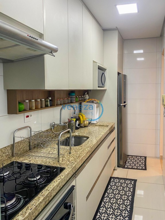 Apartamento à venda no bairro Sao Vicente de Londrina com 95m<sup>2</sup> útil, 2 quartos, 2 vagas de garagem