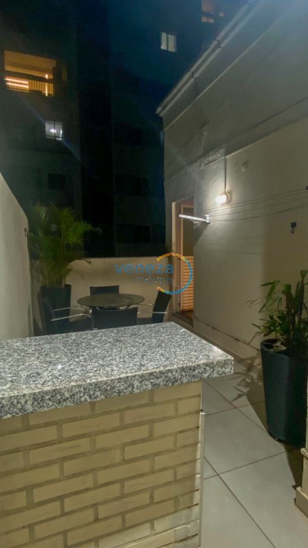 Apartamento à venda no bairro Sao Vicente de Londrina com 95m<sup>2</sup> útil, 2 quartos, 2 vagas de garagem