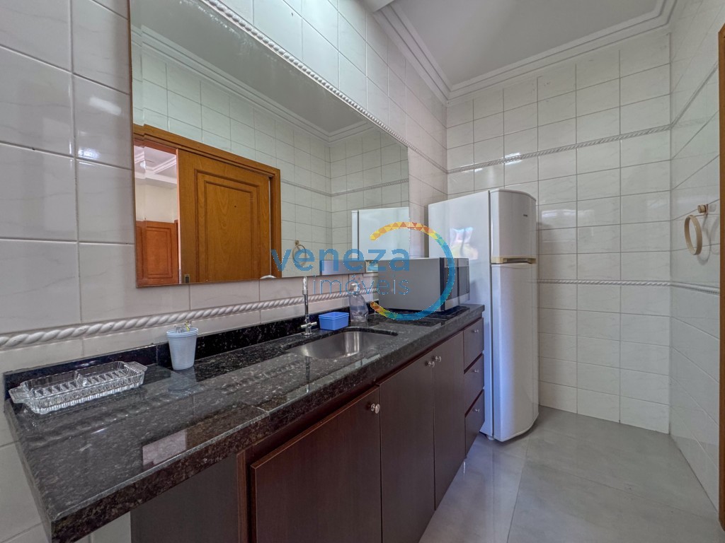 Casa Residencial à venda no bairro Terras de Santana de Londrina com 420m<sup>2</sup> útil, 4 quartos, 2 vagas de garagem