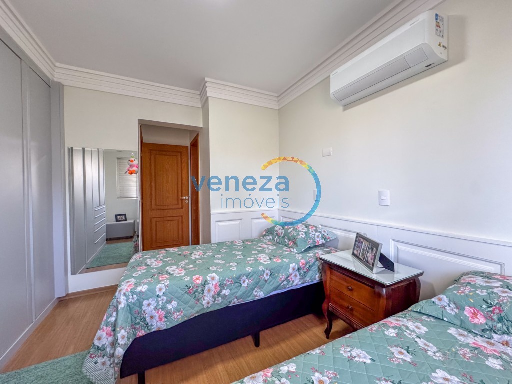 Casa Residencial à venda no bairro Terras de Santana de Londrina com 420m<sup>2</sup> útil, 4 quartos, 2 vagas de garagem