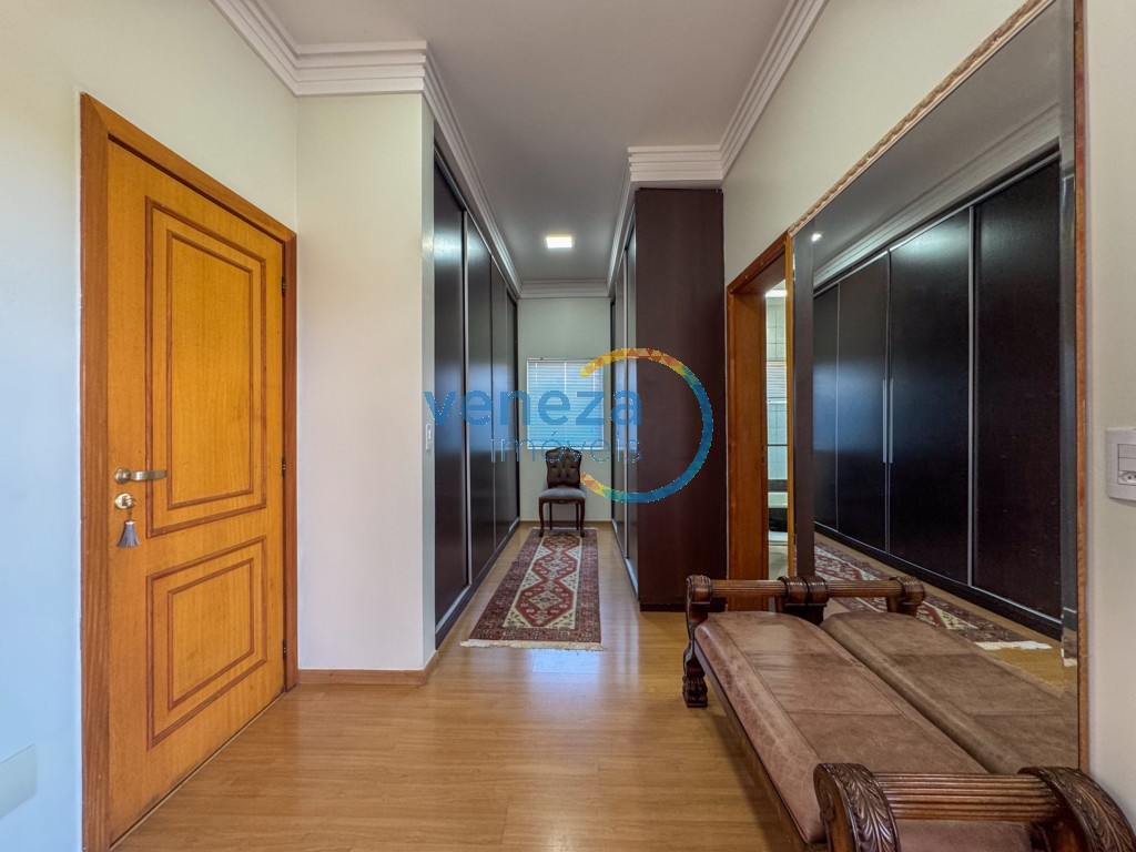 Casa Residencial à venda no bairro Terras de Santana de Londrina com 420m<sup>2</sup> útil, 4 quartos, 2 vagas de garagem