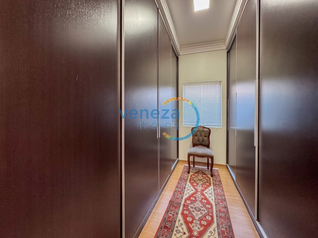 Casa Residencial à venda no bairro Terras de Santana de Londrina com 420m<sup>2</sup> útil, 4 quartos, 2 vagas de garagem