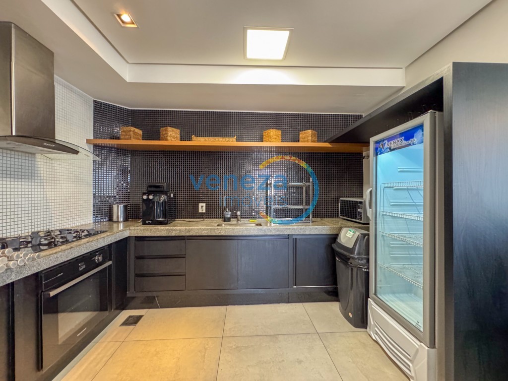 Casa Residencial à venda no bairro Terras de Santana de Londrina com 420m<sup>2</sup> útil, 4 quartos, 2 vagas de garagem