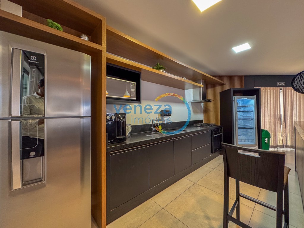 Casa Residencial à venda no bairro Terras de Santana de Londrina com 420m<sup>2</sup> útil, 4 quartos, 2 vagas de garagem