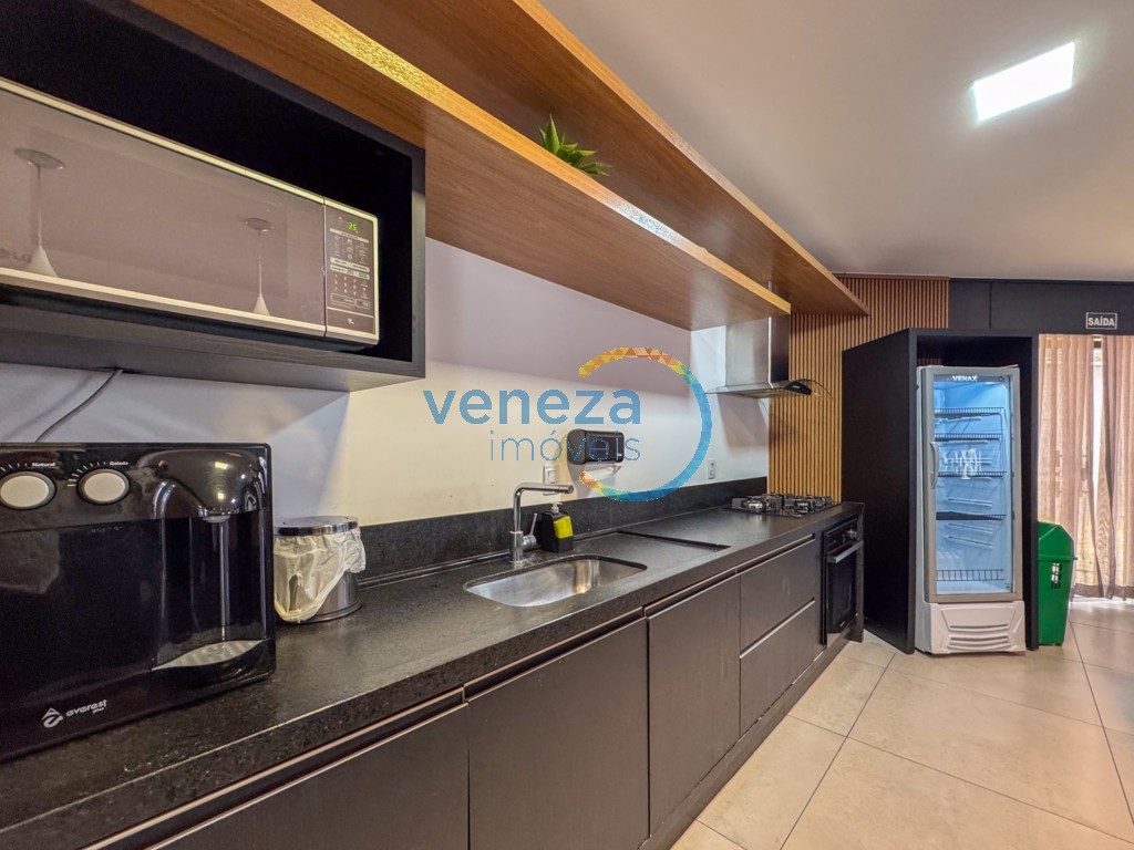 Casa Residencial à venda no bairro Terras de Santana de Londrina com 420m<sup>2</sup> útil, 4 quartos, 2 vagas de garagem