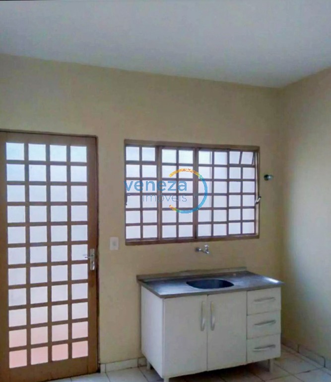 Casa Residencial à venda no bairro Maringa de Londrina com 148m<sup>2</sup> útil, 3 quartos, 1 vaga de garagem