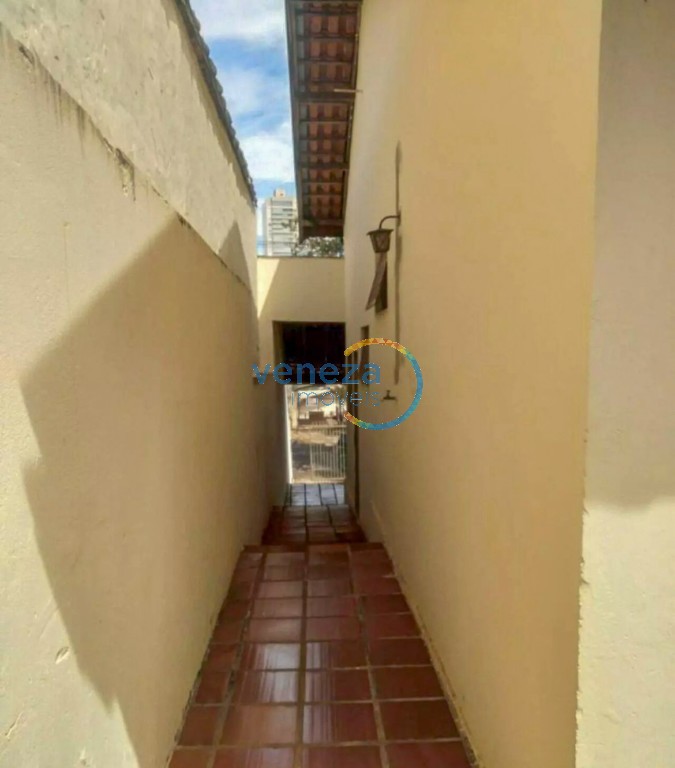 Casa Residencial à venda no bairro Maringa de Londrina com 148m<sup>2</sup> útil, 3 quartos, 1 vaga de garagem