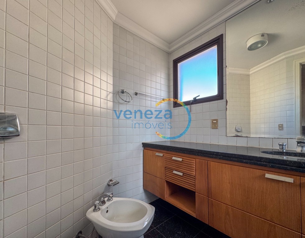 Apartamento para locação no bairro Centro de Londrina com 187m<sup>2</sup> útil, 4 quartos, 2 vagas de garagem