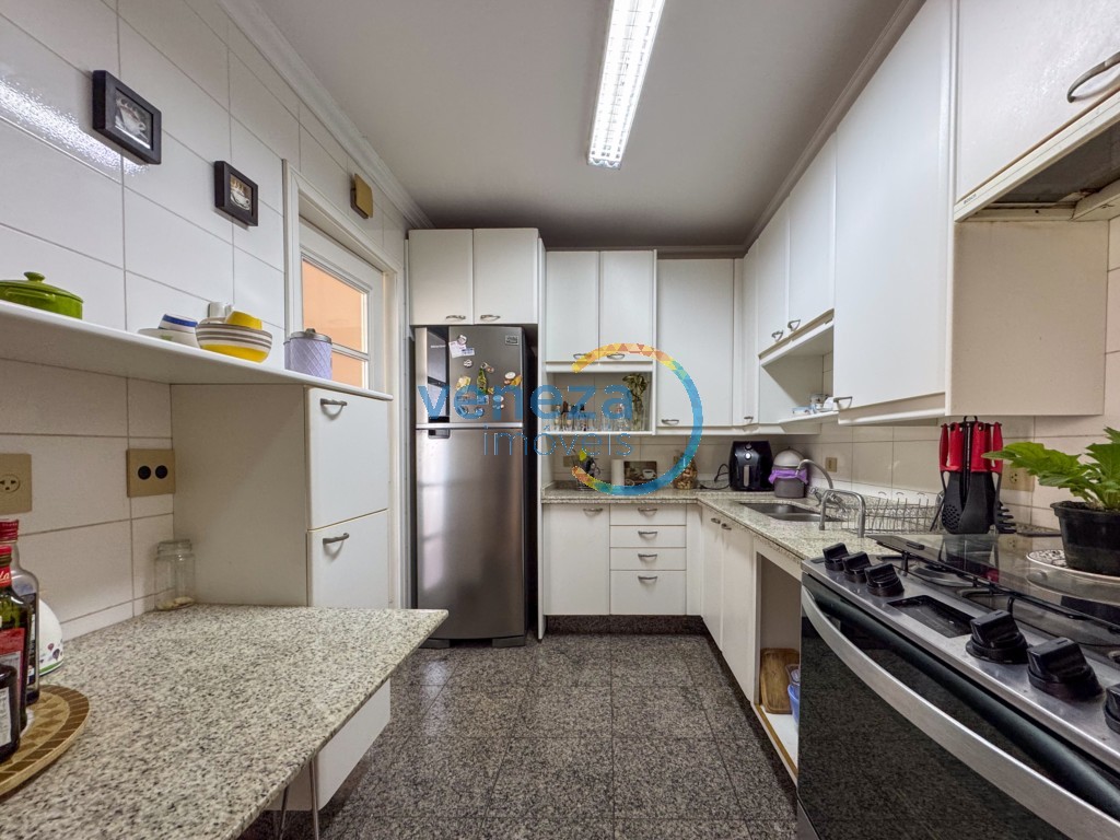 Apartamento para locação no bairro Centro de Londrina com 187m<sup>2</sup> útil, 4 quartos, 2 vagas de garagem