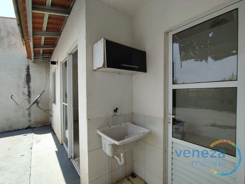 Casa Residencial à venda no bairro Heimtal de Londrina com 47.98m<sup>2</sup> útil, 2 quartos, 2 vagas de garagem