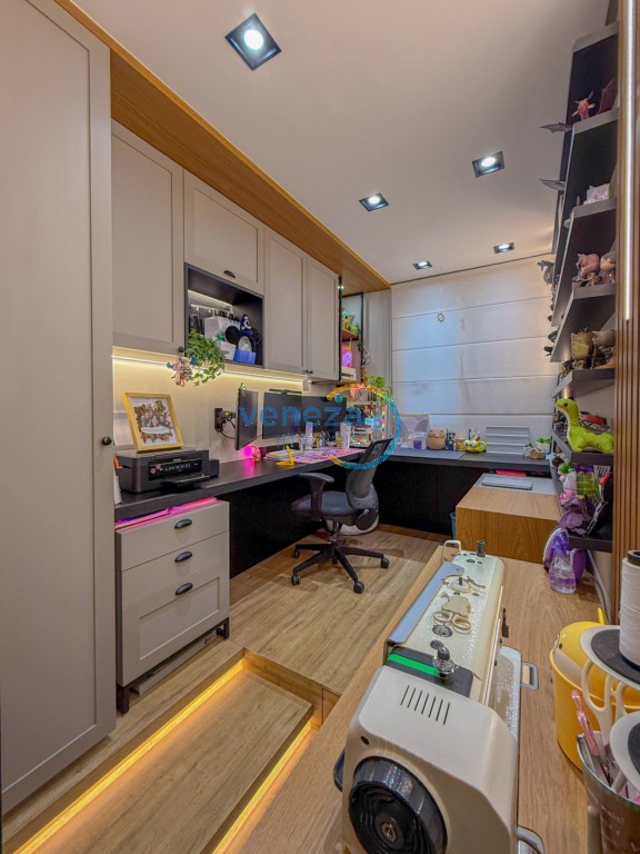 Apartamento à venda no bairro Aurora de Londrina com 75m<sup>2</sup> útil, 3 quartos, 1 vaga de garagem