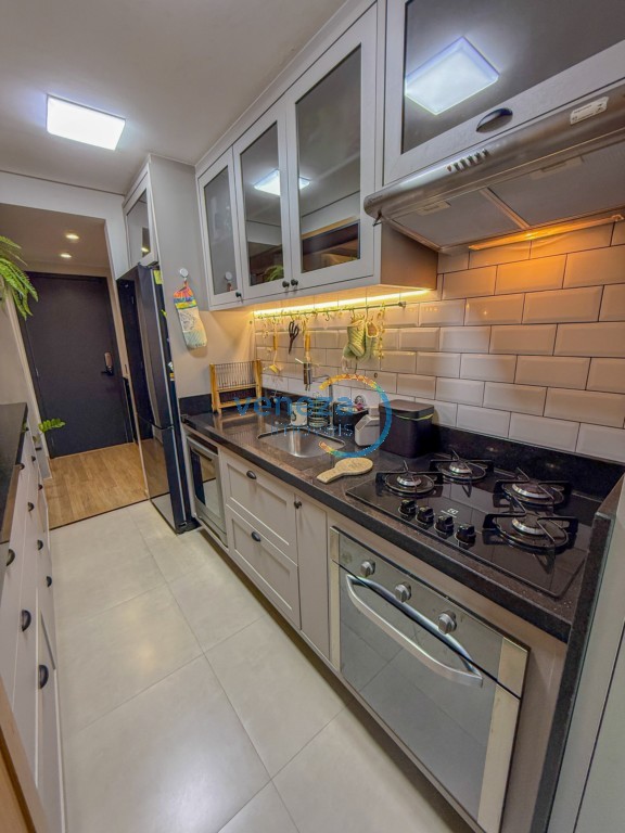 Apartamento à venda no bairro Aurora de Londrina com 75m<sup>2</sup> útil, 3 quartos, 1 vaga de garagem