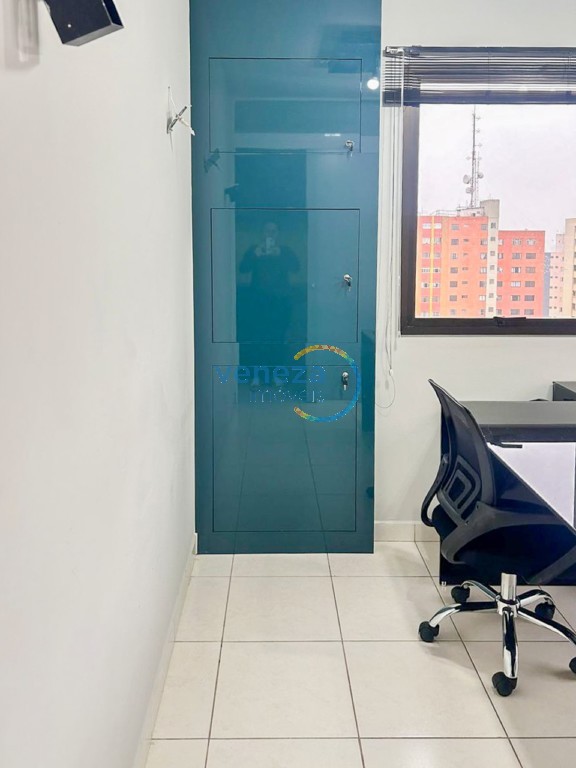 Sala à venda no bairro Centro de Londrina com 40m<sup>2</sup> útil, 1 vaga de garagem