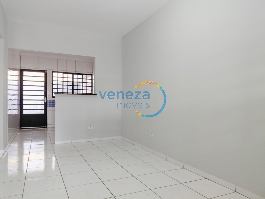 Casa Residencial à venda no bairro Columbia de Londrina com 61.87m<sup>2</sup> útil, 2 quartos, 1 vaga de garagem
