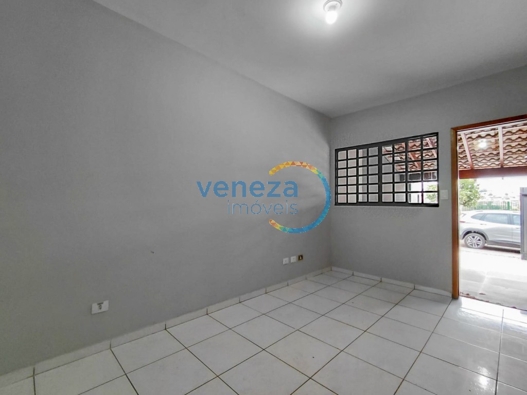 Casa Residencial à venda no bairro Columbia de Londrina com 61.87m<sup>2</sup> útil, 2 quartos, 1 vaga de garagem