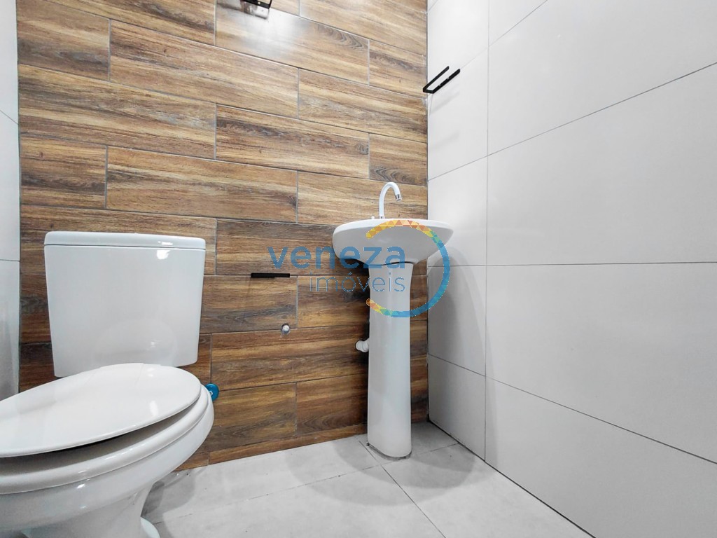 Casa Residencial à venda no bairro Columbia de Londrina com 61.87m<sup>2</sup> útil, 2 quartos, 1 vaga de garagem