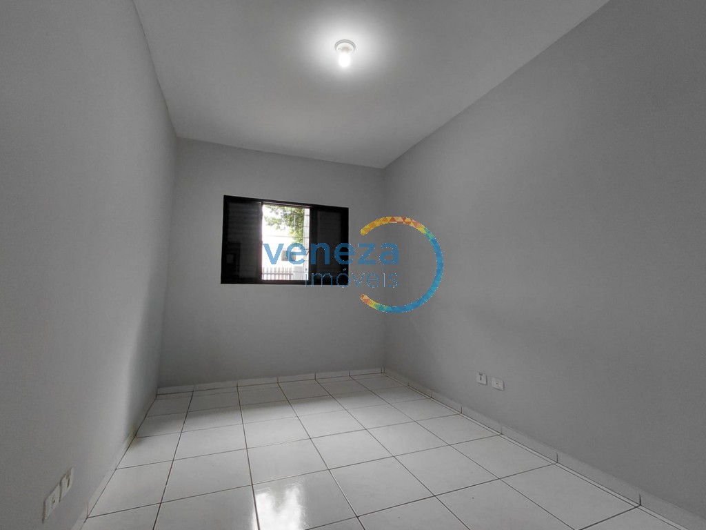 Casa Residencial à venda no bairro Columbia de Londrina com 61.87m<sup>2</sup> útil, 2 quartos, 1 vaga de garagem