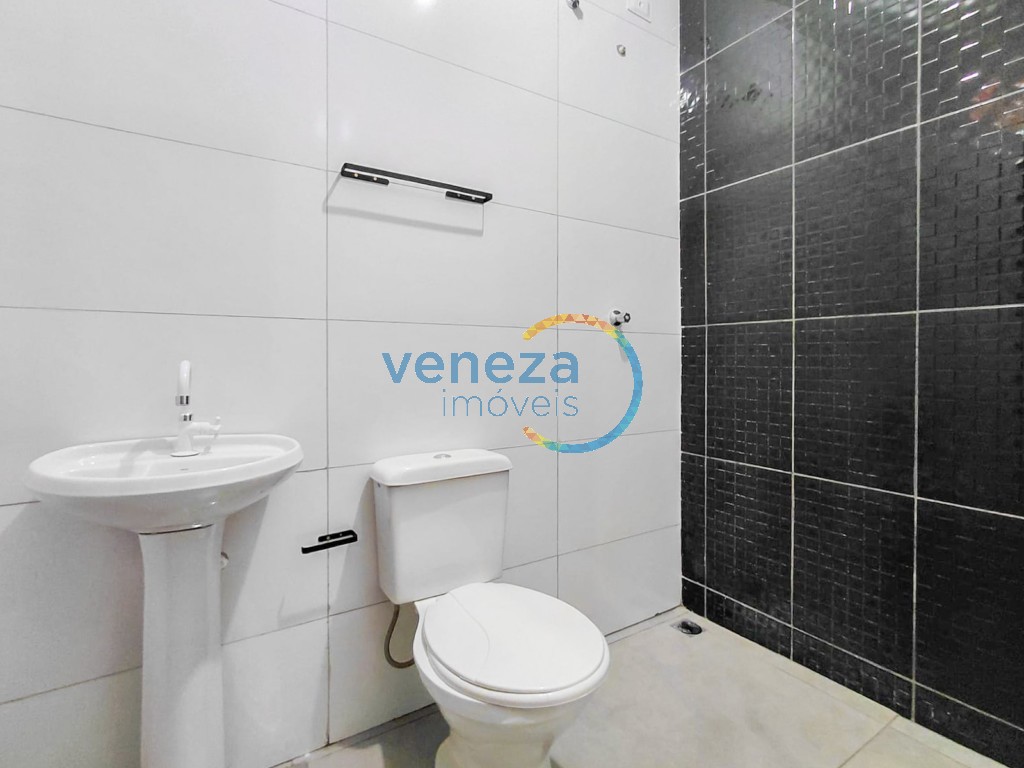 Casa Residencial à venda no bairro Columbia de Londrina com 61.87m<sup>2</sup> útil, 2 quartos, 1 vaga de garagem