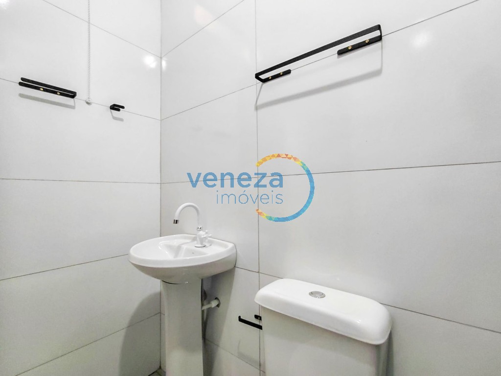 Casa Residencial à venda no bairro Columbia de Londrina com 61.87m<sup>2</sup> útil, 2 quartos, 1 vaga de garagem