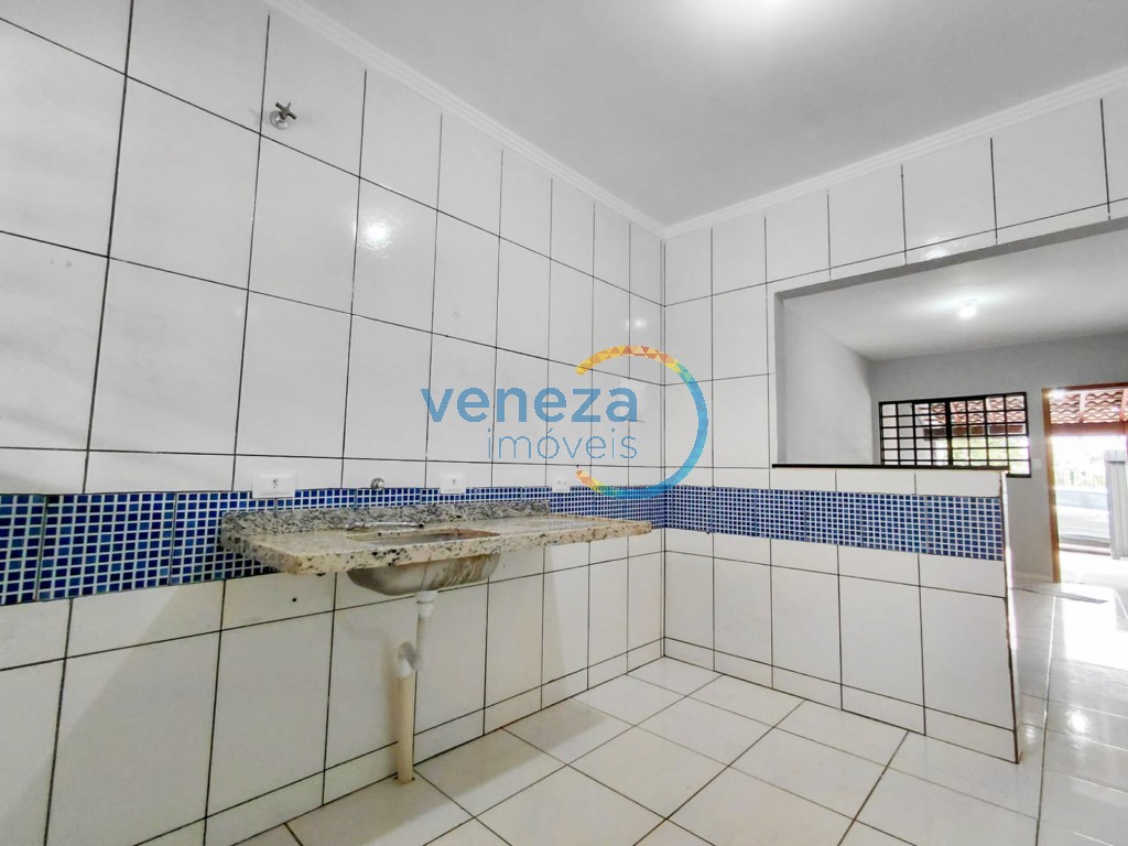Casa Residencial à venda no bairro Columbia de Londrina com 61.87m<sup>2</sup> útil, 2 quartos, 1 vaga de garagem