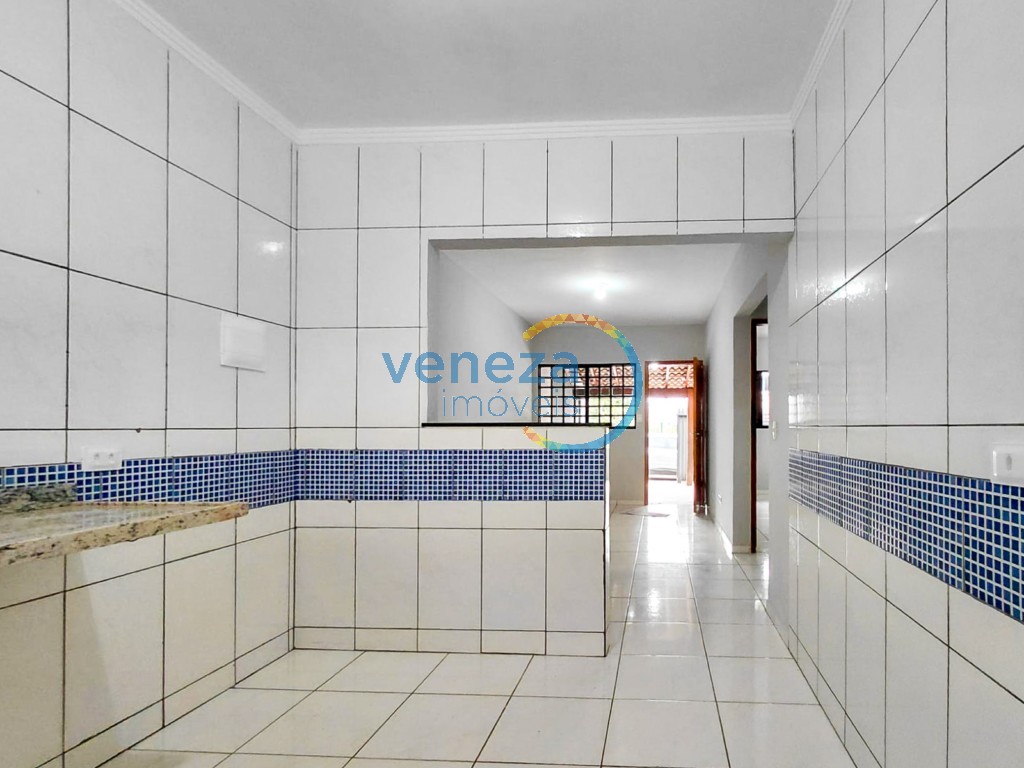 Casa Residencial à venda no bairro Columbia de Londrina com 61.87m<sup>2</sup> útil, 2 quartos, 1 vaga de garagem