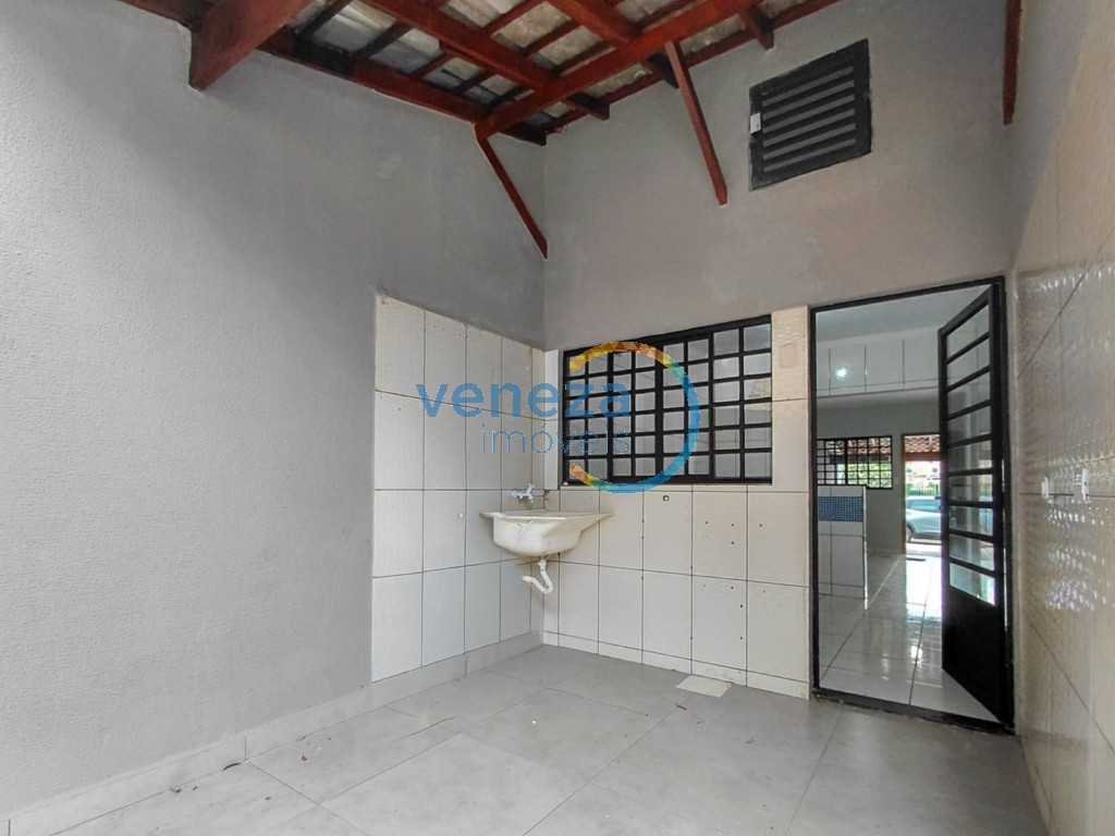 Casa Residencial à venda no bairro Columbia de Londrina com 61.87m<sup>2</sup> útil, 2 quartos, 1 vaga de garagem