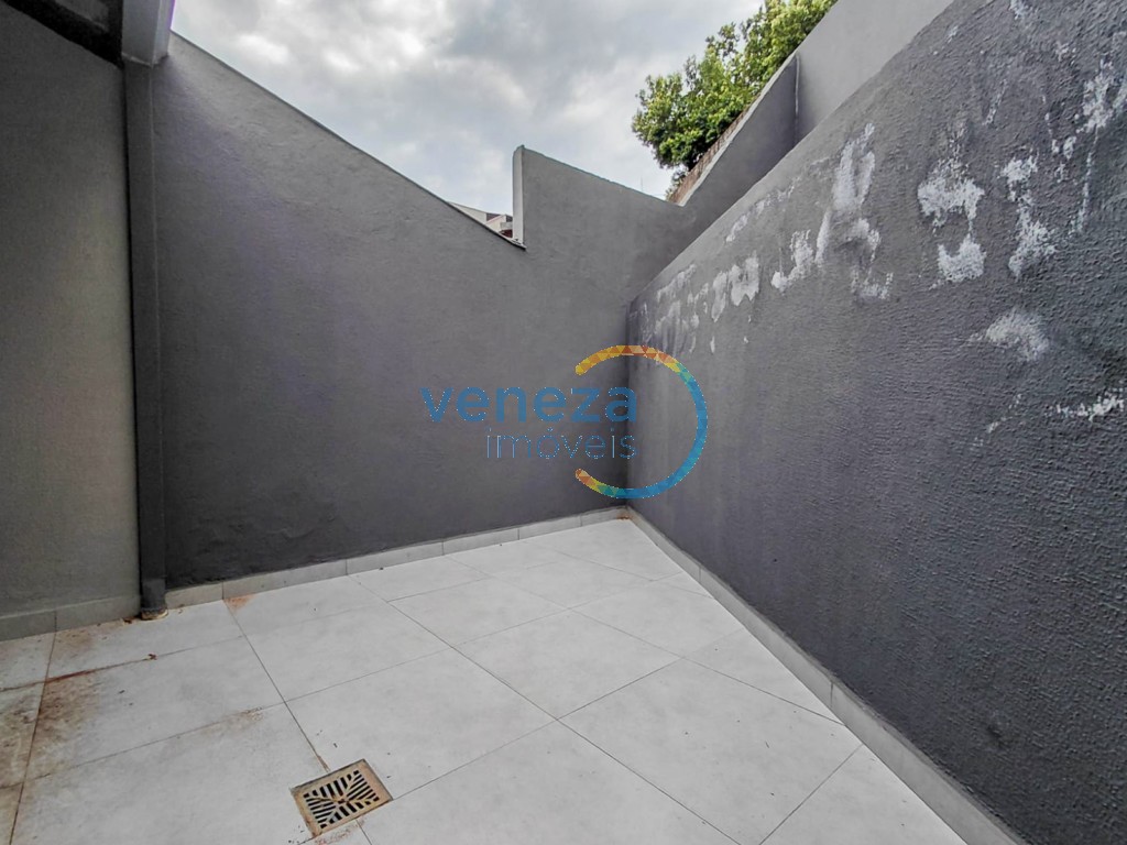 Casa Residencial à venda no bairro Columbia de Londrina com 61.87m<sup>2</sup> útil, 2 quartos, 1 vaga de garagem