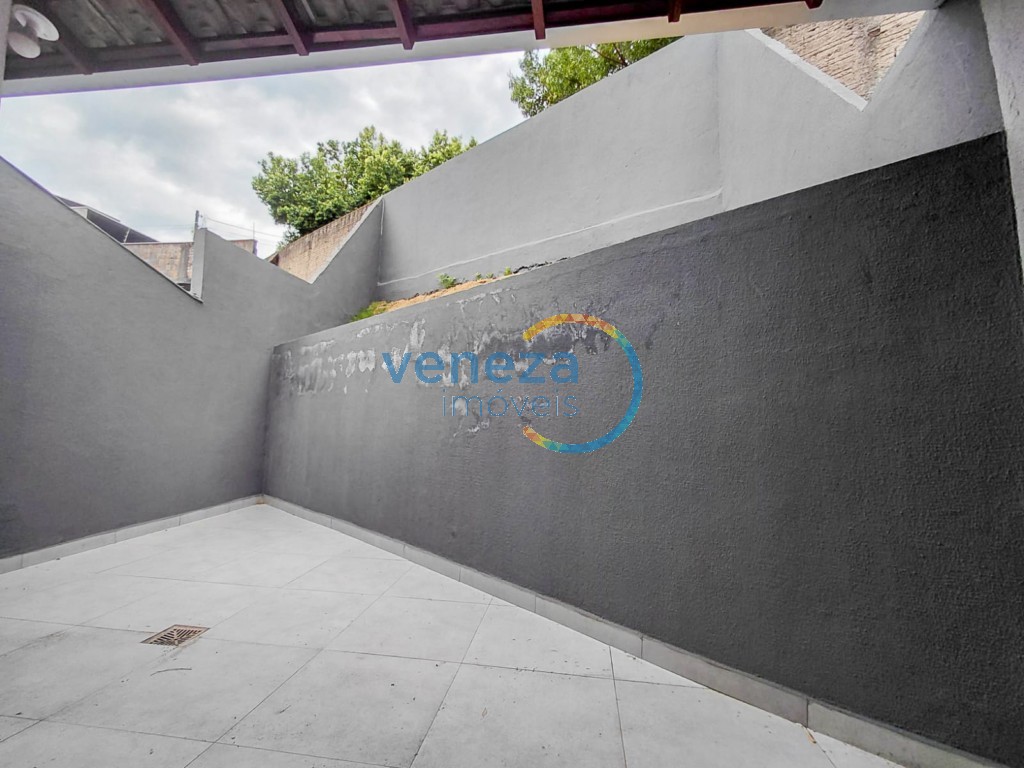 Casa Residencial à venda no bairro Columbia de Londrina com 61.87m<sup>2</sup> útil, 2 quartos, 1 vaga de garagem