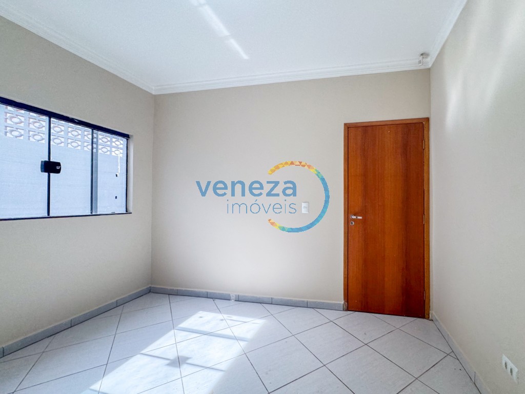 Casa Residencial à venda no bairro Alpes de Londrina com 80.61m<sup>2</sup> útil, 2 quartos, 2 vagas de garagem