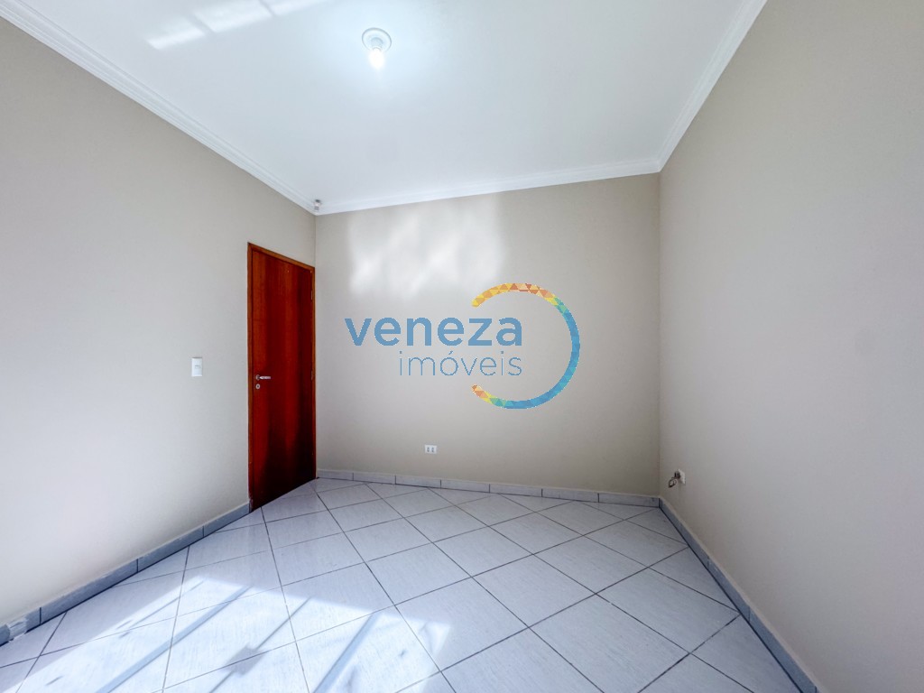 Casa Residencial à venda no bairro Alpes de Londrina com 80.61m<sup>2</sup> útil, 2 quartos, 2 vagas de garagem
