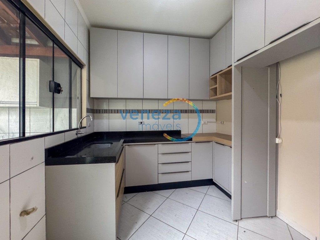 Casa Residencial à venda no bairro Alpes de Londrina com 80.61m<sup>2</sup> útil, 2 quartos, 2 vagas de garagem