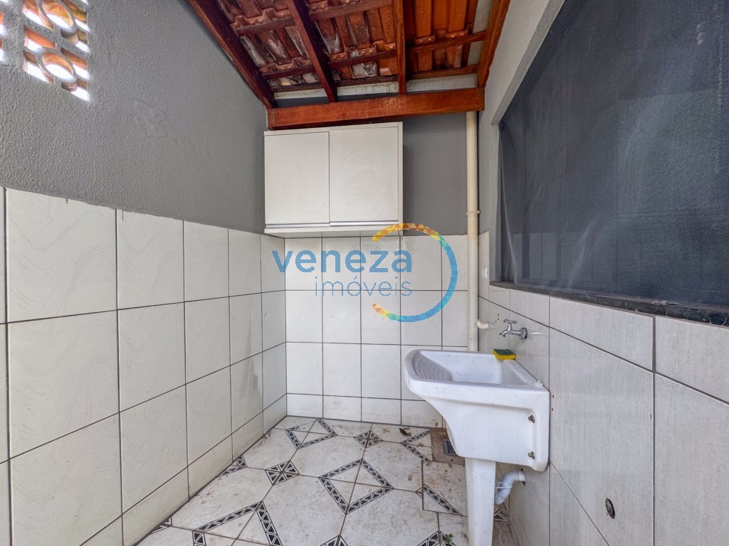 Casa Residencial à venda no bairro Alpes de Londrina com 80.61m<sup>2</sup> útil, 2 quartos, 2 vagas de garagem