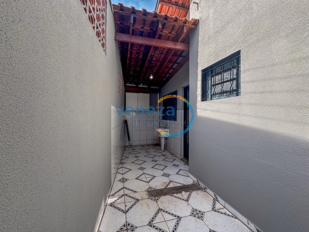 Casa Residencial à venda no bairro Alpes de Londrina com 80.61m<sup>2</sup> útil, 2 quartos, 2 vagas de garagem