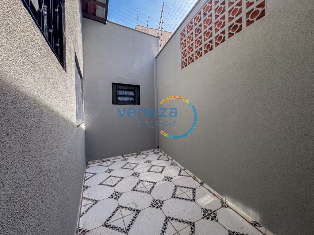 Casa Residencial à venda no bairro Alpes de Londrina com 80.61m<sup>2</sup> útil, 2 quartos, 2 vagas de garagem