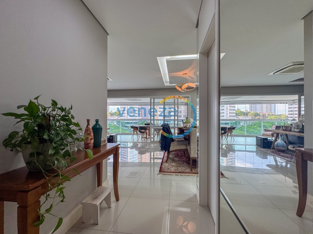 Apartamento à venda no bairro Gleba Palhano de Londrina com 182.49m<sup>2</sup> útil, 4 quartos, 3 vagas de garagem