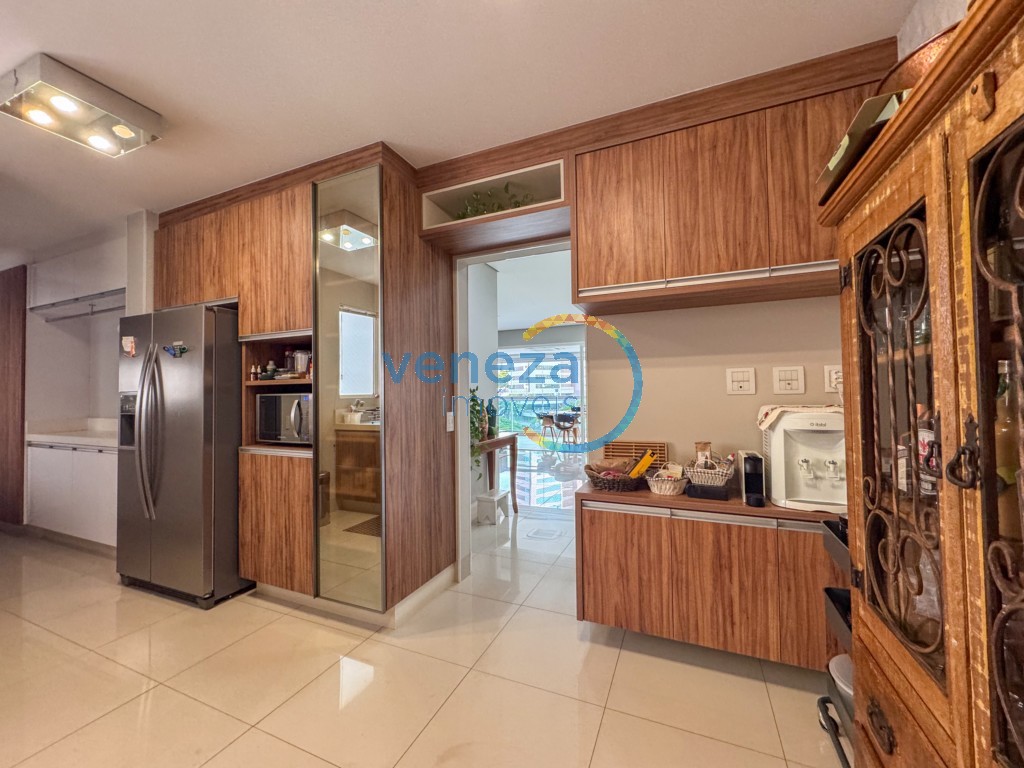 Apartamento à venda no bairro Gleba Palhano de Londrina com 182.49m<sup>2</sup> útil, 4 quartos, 3 vagas de garagem