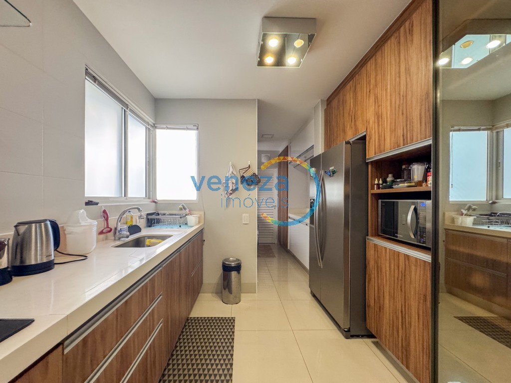 Apartamento à venda no bairro Gleba Palhano de Londrina com 182.49m<sup>2</sup> útil, 4 quartos, 3 vagas de garagem