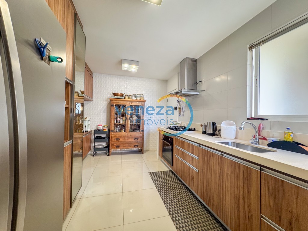 Apartamento à venda no bairro Gleba Palhano de Londrina com 182.49m<sup>2</sup> útil, 4 quartos, 3 vagas de garagem
